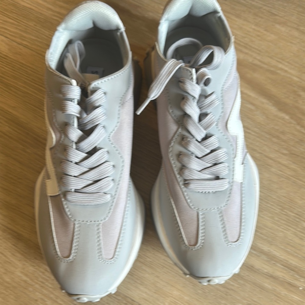 Steve Madden Gray Sneakers with Chunky Sole and Breathable Design
